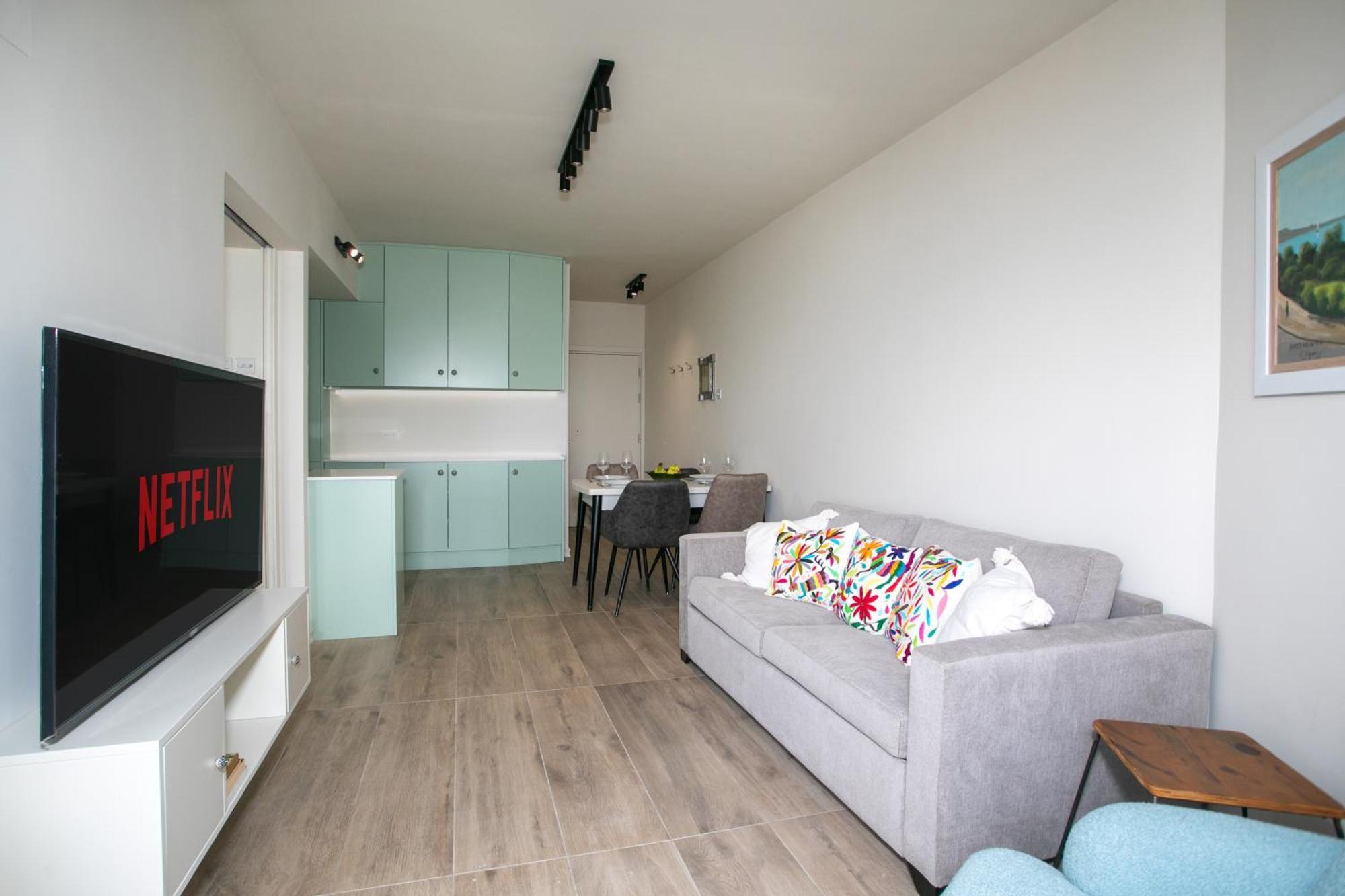 Palmove Luxurious Beachfront Apt Λάρνακα Εξωτερικό φωτογραφία