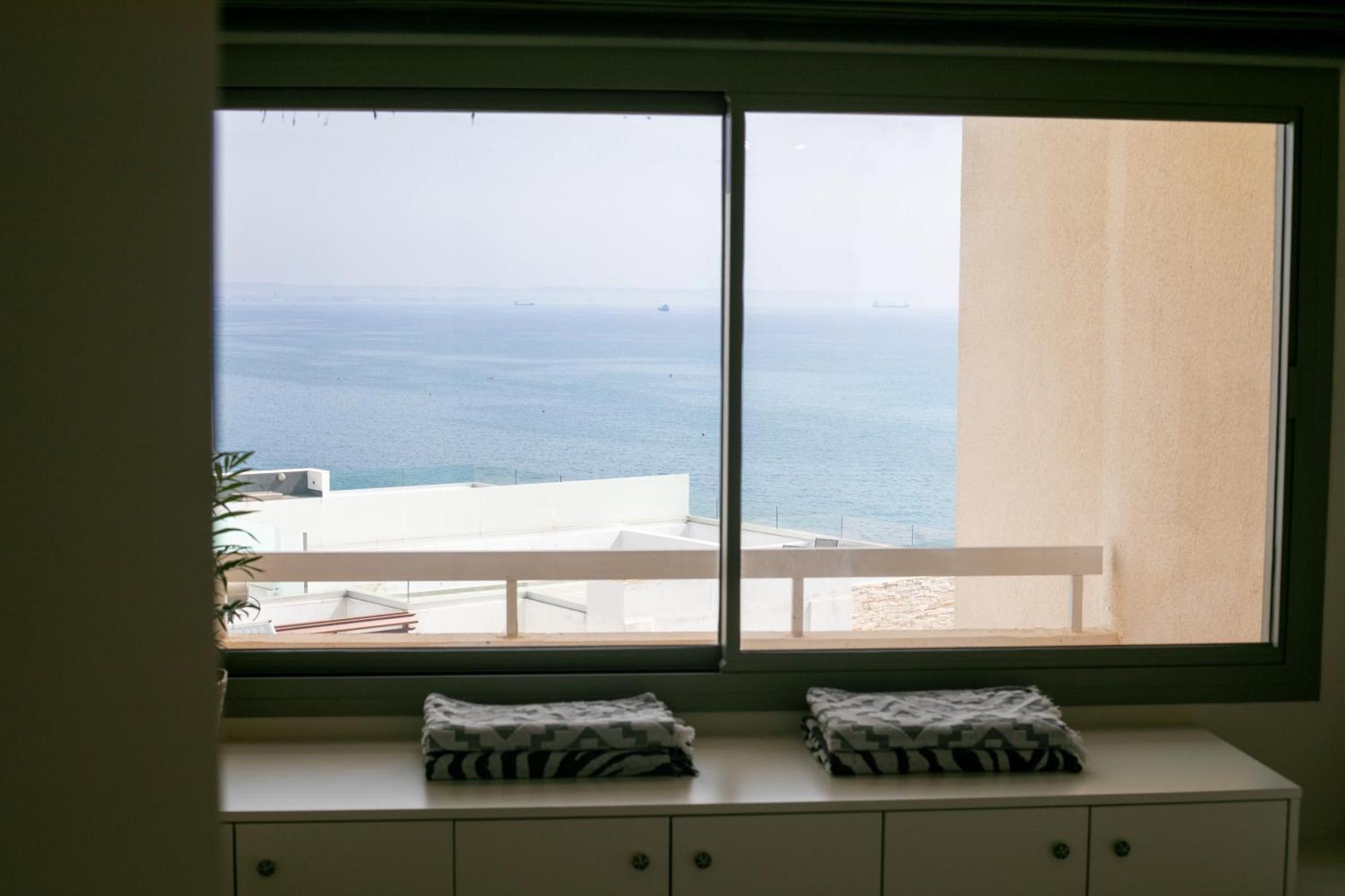 Palmove Luxurious Beachfront Apt Λάρνακα Εξωτερικό φωτογραφία