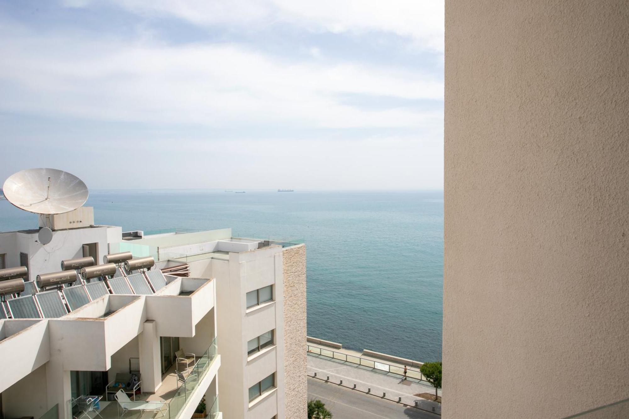 Palmove Luxurious Beachfront Apt Λάρνακα Εξωτερικό φωτογραφία