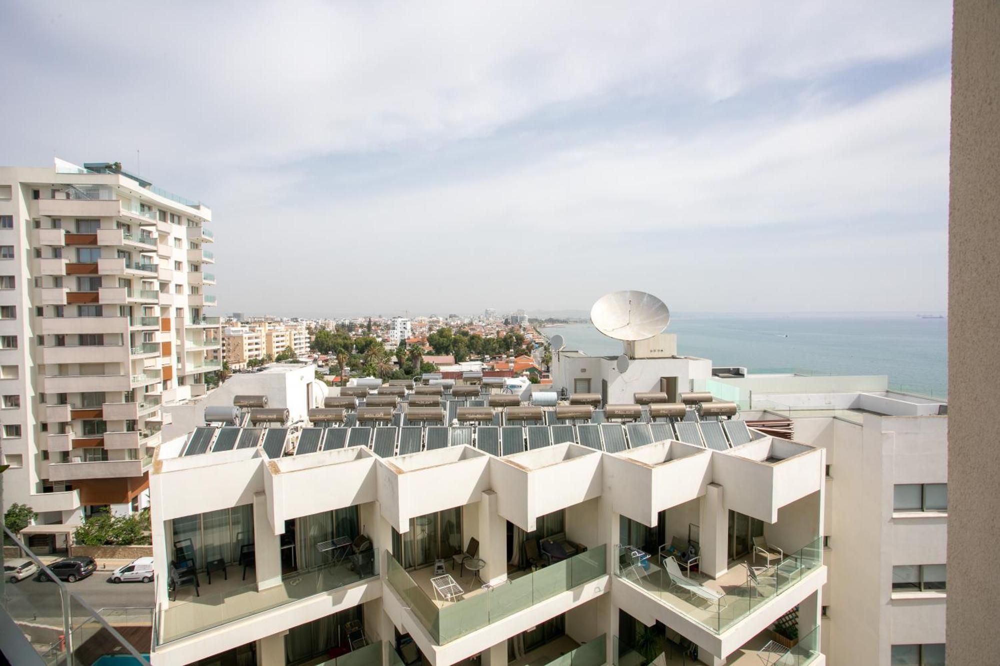 Palmove Luxurious Beachfront Apt Λάρνακα Εξωτερικό φωτογραφία