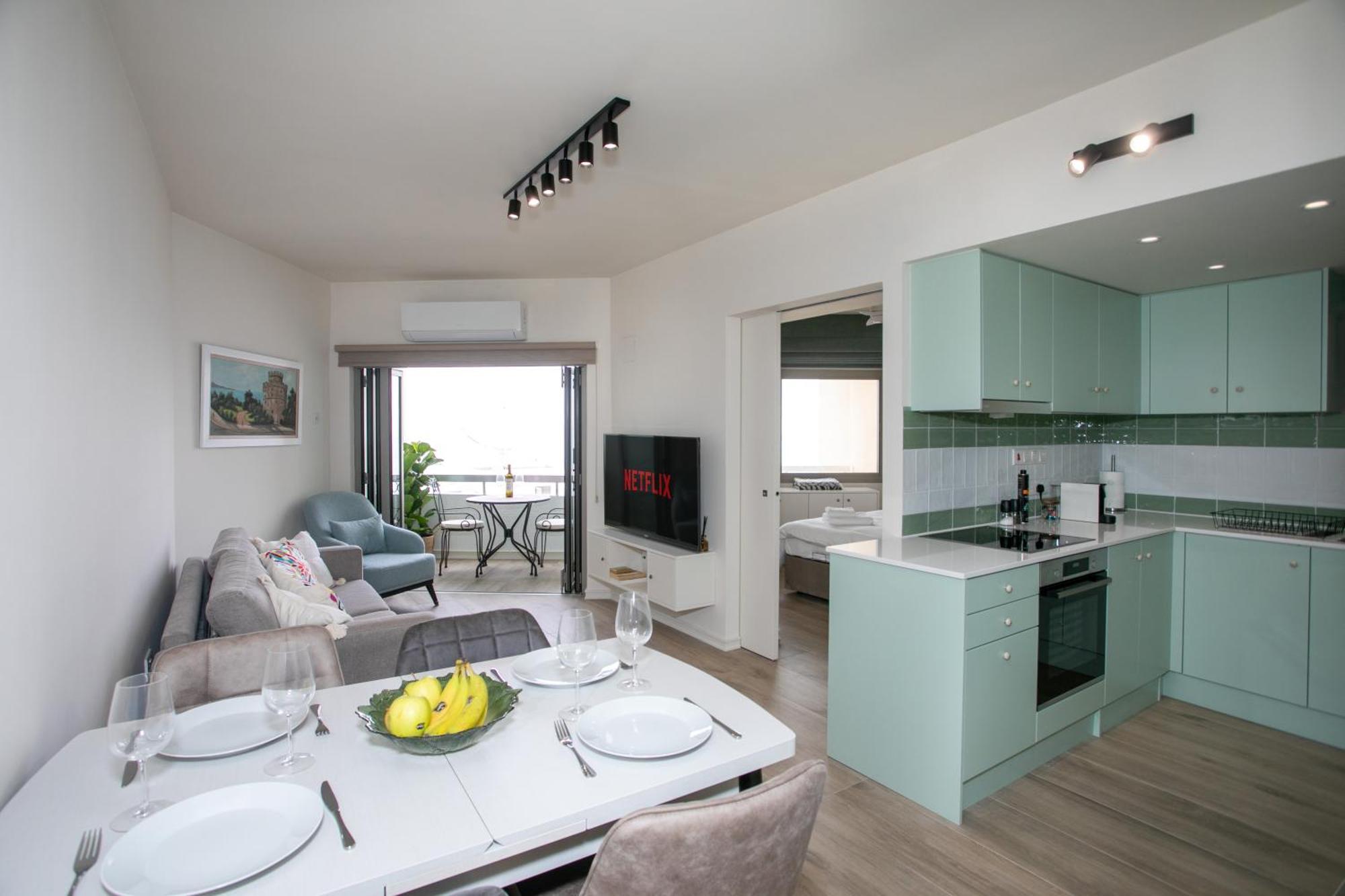 Palmove Luxurious Beachfront Apt Λάρνακα Εξωτερικό φωτογραφία