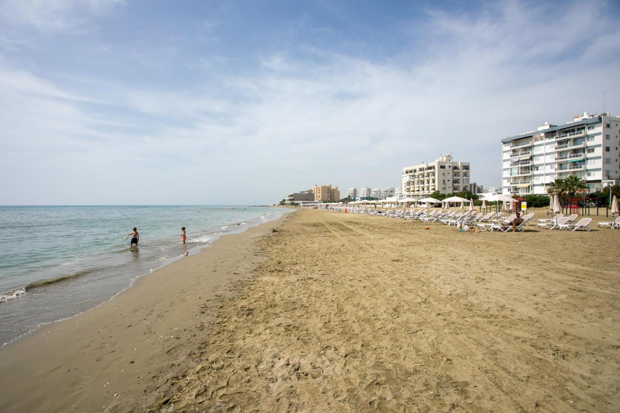 Palmove Luxurious Beachfront Apt Λάρνακα Εξωτερικό φωτογραφία