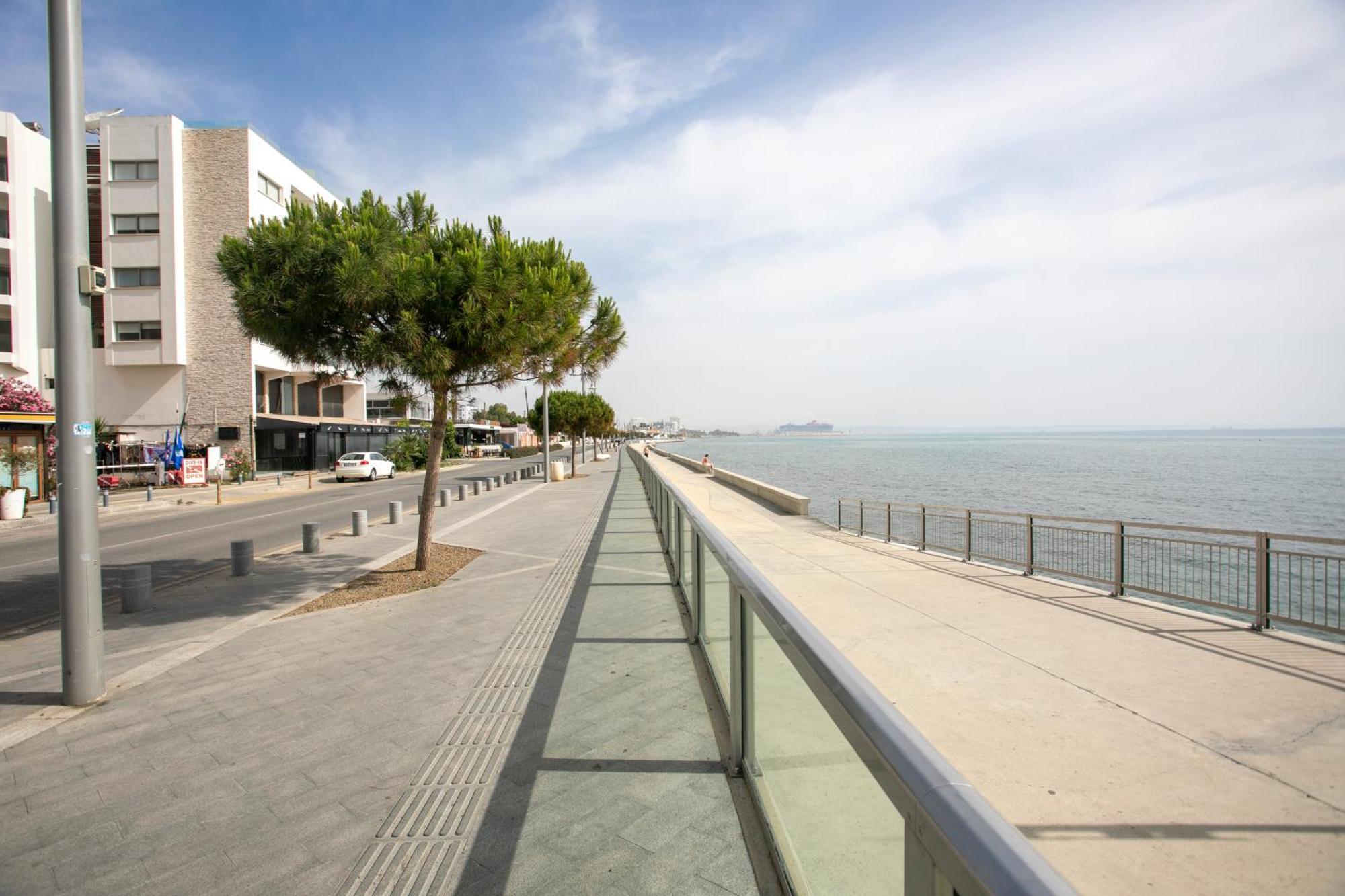 Palmove Luxurious Beachfront Apt Λάρνακα Εξωτερικό φωτογραφία