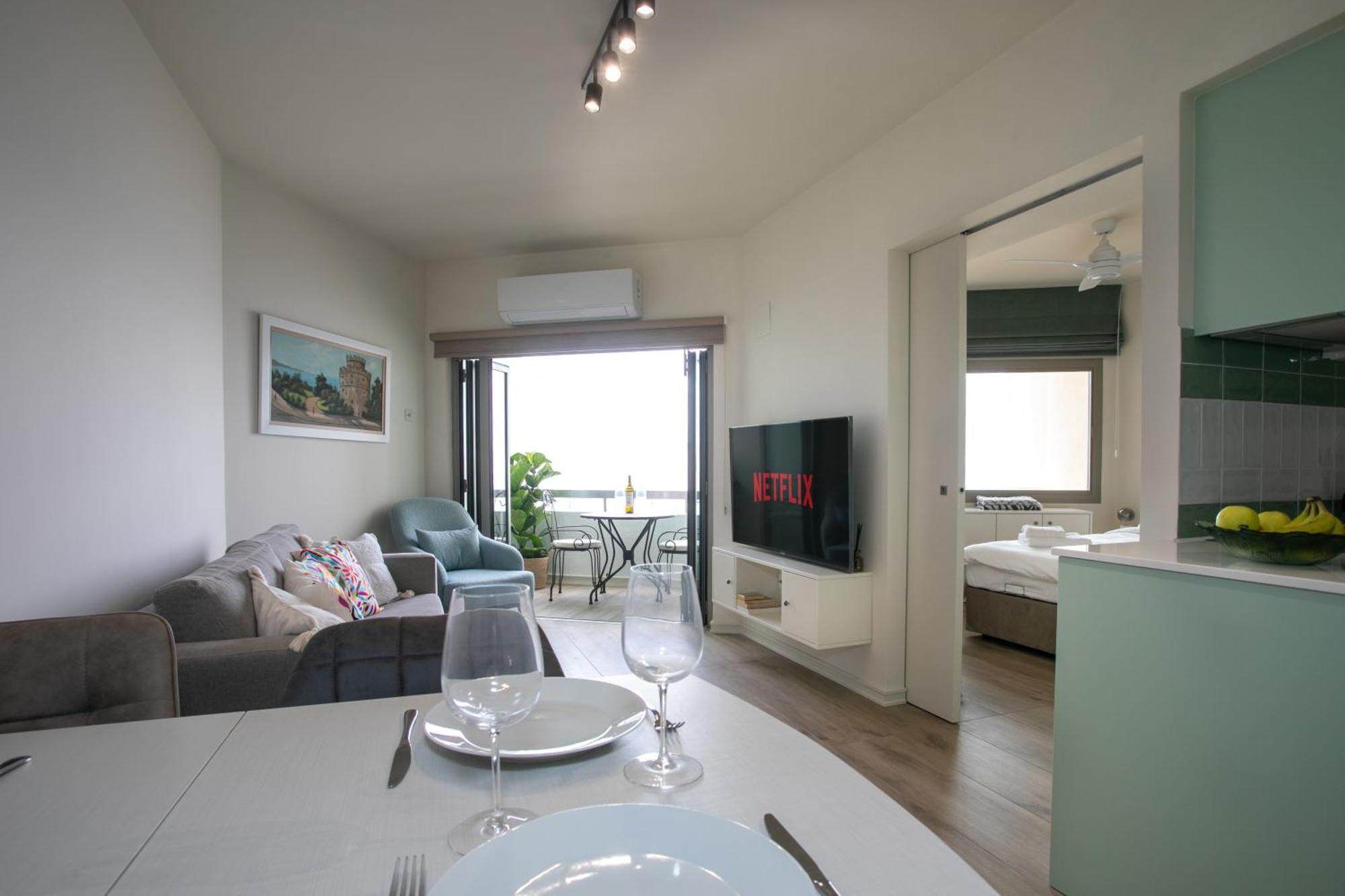 Palmove Luxurious Beachfront Apt Λάρνακα Εξωτερικό φωτογραφία