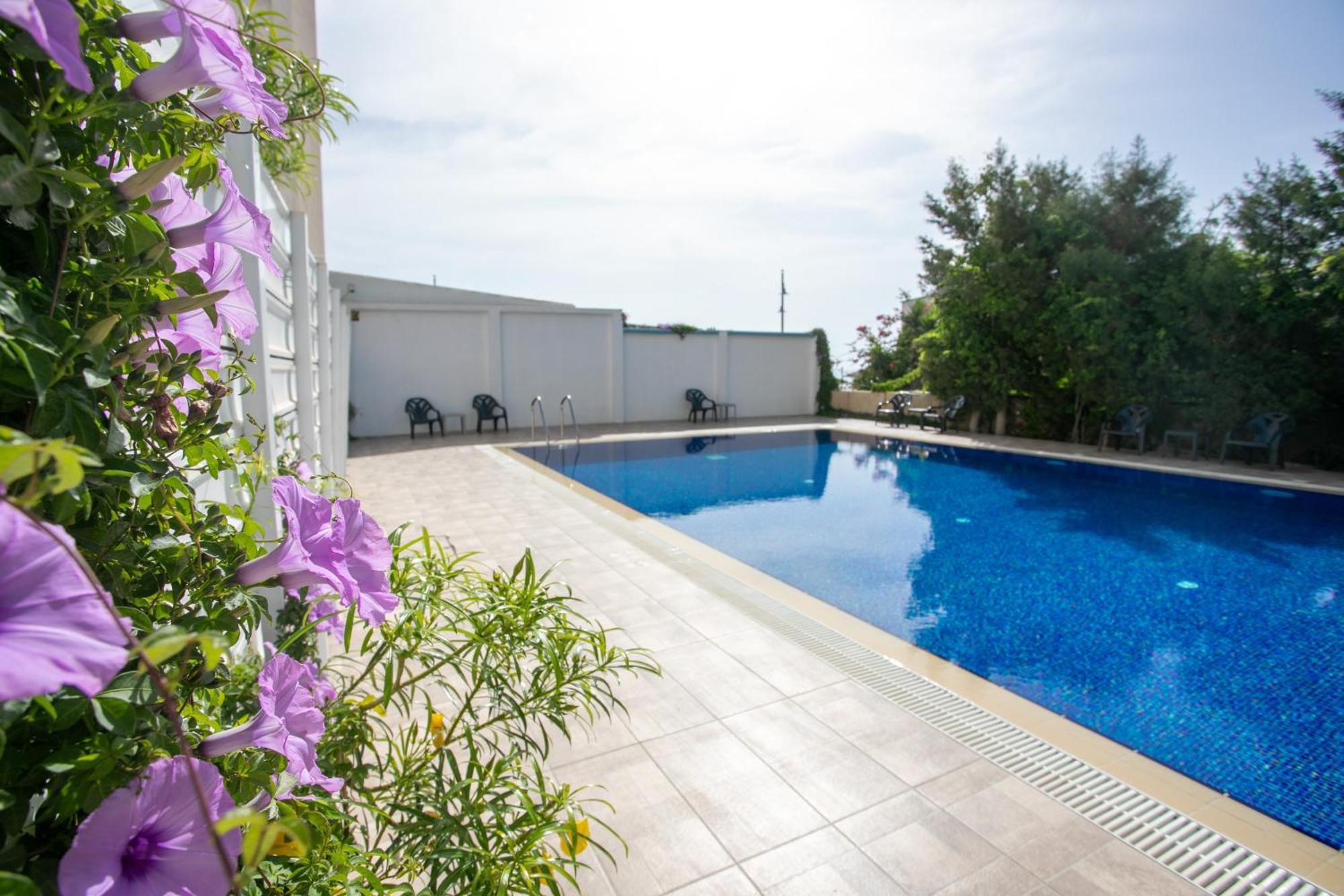 Palmove Luxurious Beachfront Apt Λάρνακα Εξωτερικό φωτογραφία