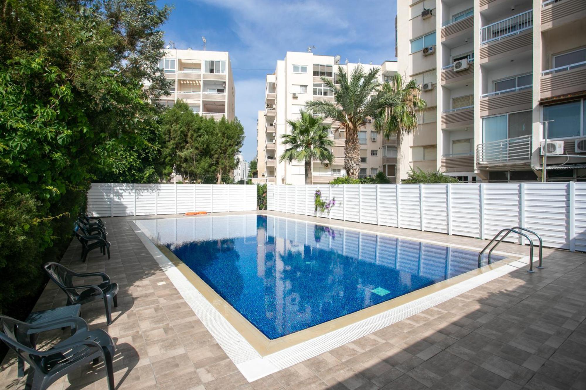 Palmove Luxurious Beachfront Apt Λάρνακα Εξωτερικό φωτογραφία
