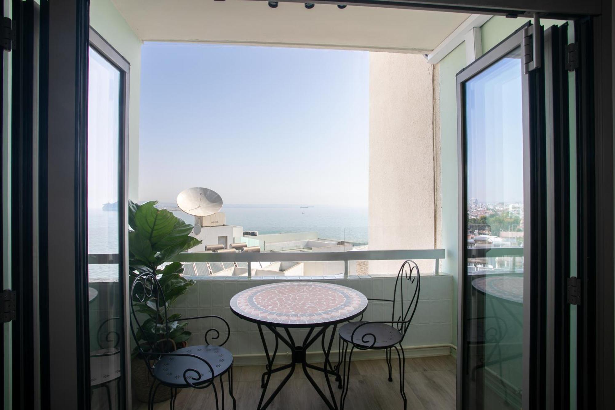 Palmove Luxurious Beachfront Apt Λάρνακα Εξωτερικό φωτογραφία