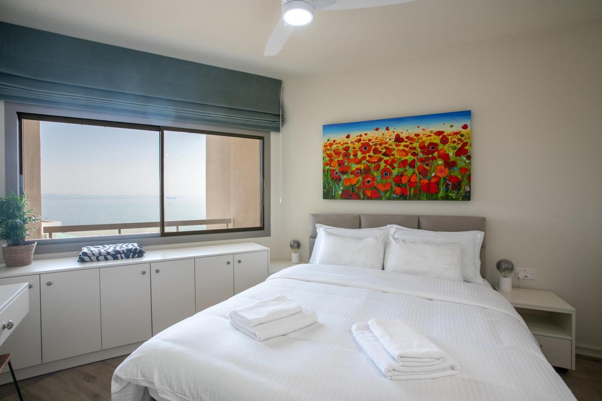 Palmove Luxurious Beachfront Apt Λάρνακα Εξωτερικό φωτογραφία