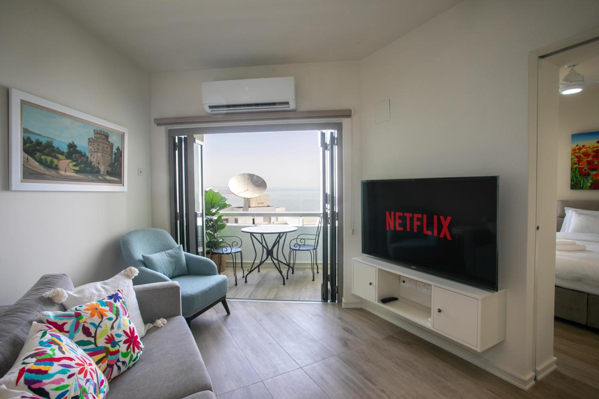 Palmove Luxurious Beachfront Apt Λάρνακα Εξωτερικό φωτογραφία